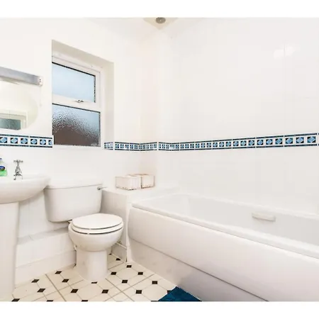 Comfy, Bright And Super Central Flat In * York